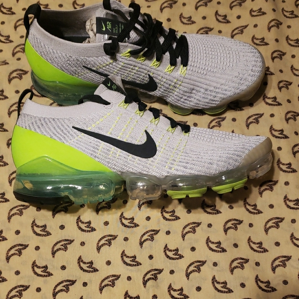 Nike White and Neon Yellow Air Sneakers - Picture 2 of 7